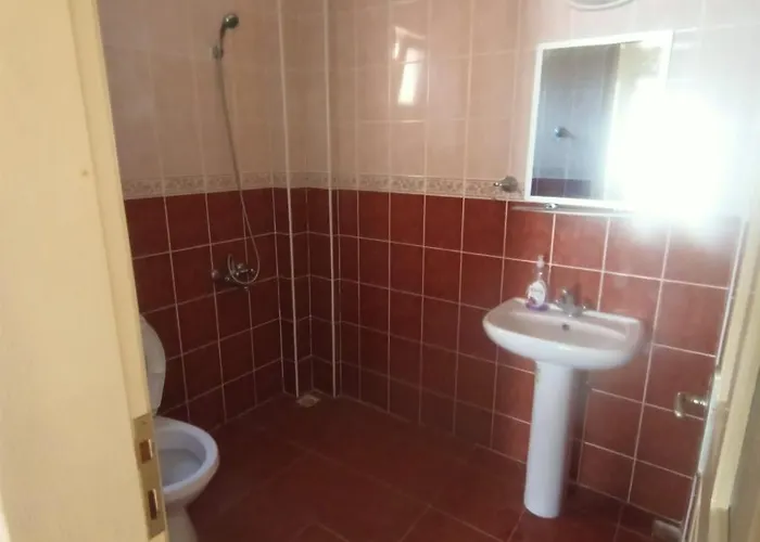 Villa Hotel *